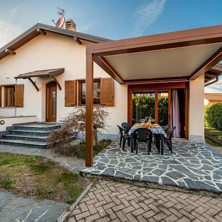 Villa Iris -Pet Friendly Stay - Garden - Private Parking- Bike Friendly Holiday House Colico Exterior photo