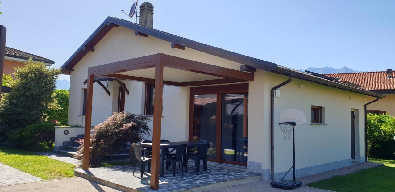 Villa Iris -Pet Friendly Stay - Garden - Private Parking- Bike Friendly Holiday House Colico Exterior photo