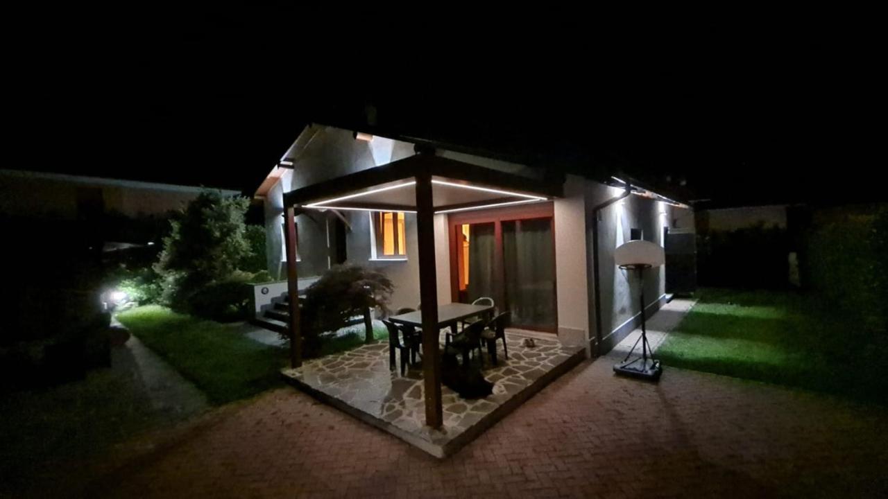 Villa Iris -Pet Friendly Stay - Garden - Private Parking- Bike Friendly Holiday House Colico Exterior photo