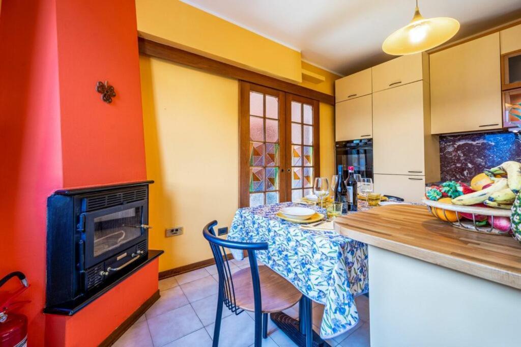 Villa Iris -Pet Friendly Stay - Garden - Private Parking- Bike Friendly Holiday House Colico Exterior photo
