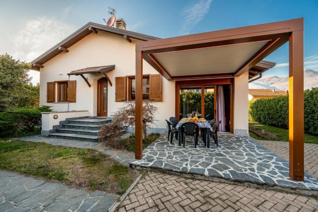 Villa Iris -Pet Friendly Stay - Garden - Private Parking- Bike Friendly Holiday House Colico Exterior photo