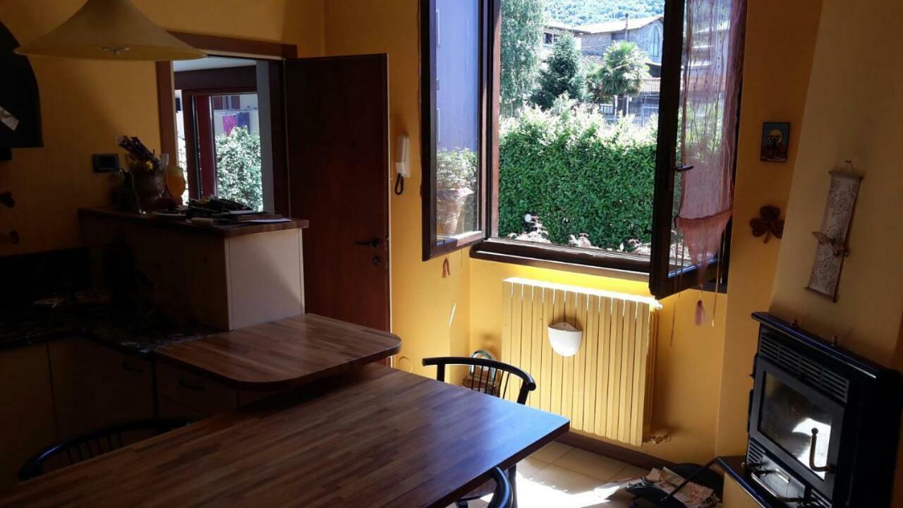 Villa Iris -Pet Friendly Stay - Garden - Private Parking- Bike Friendly Holiday House Colico Exterior photo