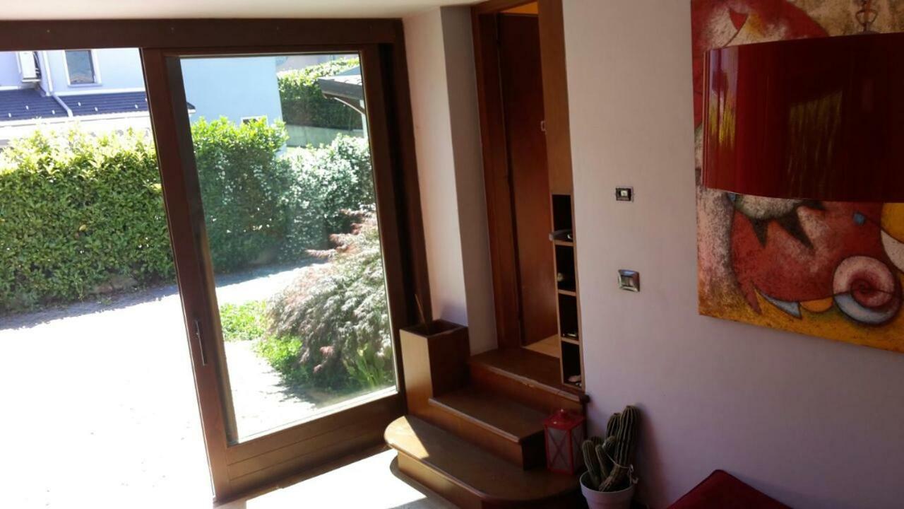 Villa Iris -Pet Friendly Stay - Garden - Private Parking- Bike Friendly Holiday House Colico Exterior photo
