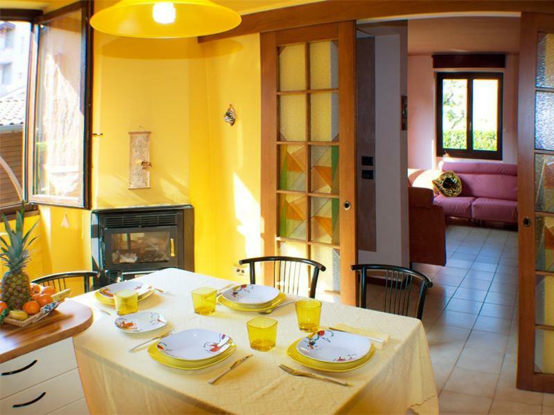 Villa Iris -Pet Friendly Stay - Garden - Private Parking- Bike Friendly Holiday House Colico Exterior photo