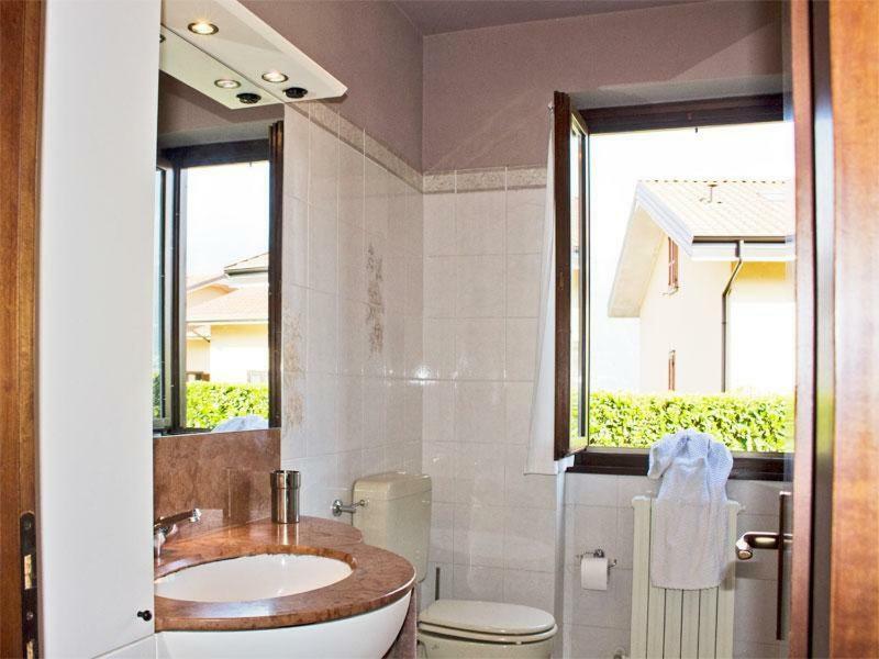 Villa Iris -Pet Friendly Stay - Garden - Private Parking- Bike Friendly Holiday House Colico Exterior photo